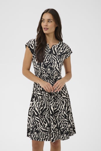 Kaffe Bella mekko 10508466, mustavalkoinen